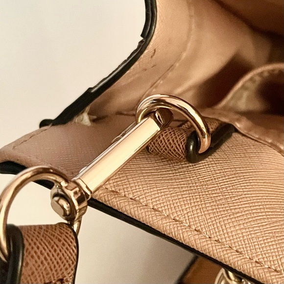 Guess Nude Saffiano Satchel With Gold Chain Straps - Picture 14 of 16